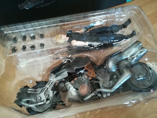 Final Fantasy 7 Remake 1st Class Edition Play Arts Kai Figur Unboxing